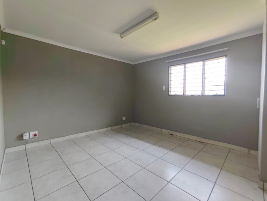 1 Bedroom Property for Sale in Hartbeesfontein North West